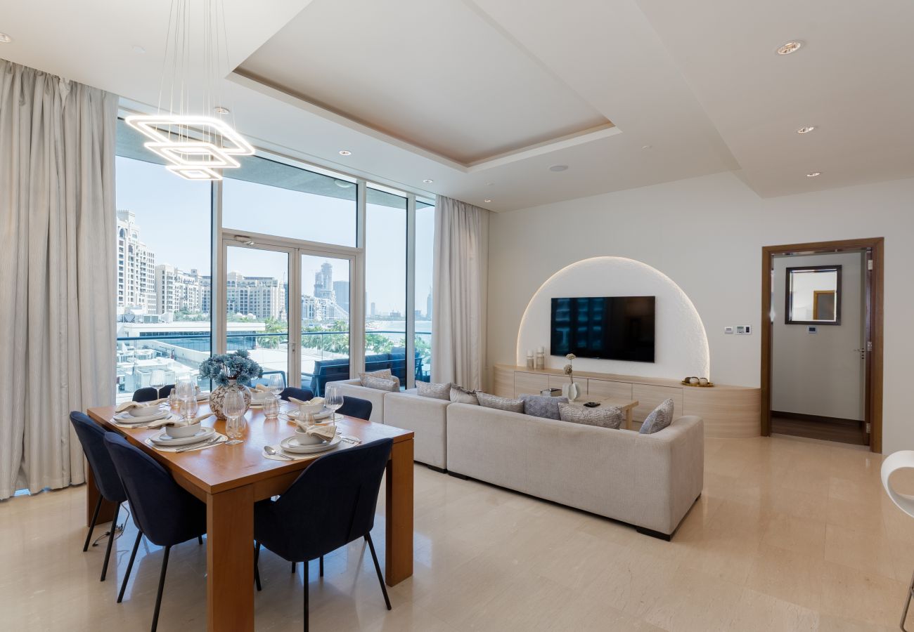 Apartment in Dubai - Prime Palm Jumeirah 3BR w/ Beach Access