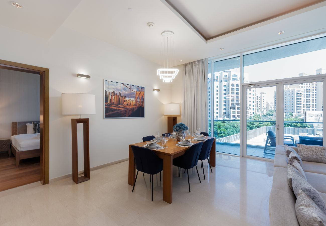 Apartment in Dubai - Prime Palm Jumeirah 3BR w/ Beach Access
