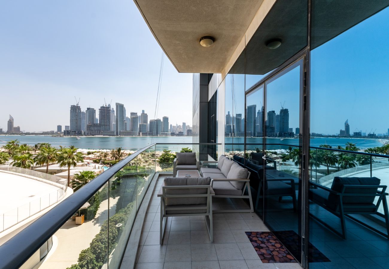 Apartment in Dubai - Prime Palm Jumeirah 3BR w/ Beach Access