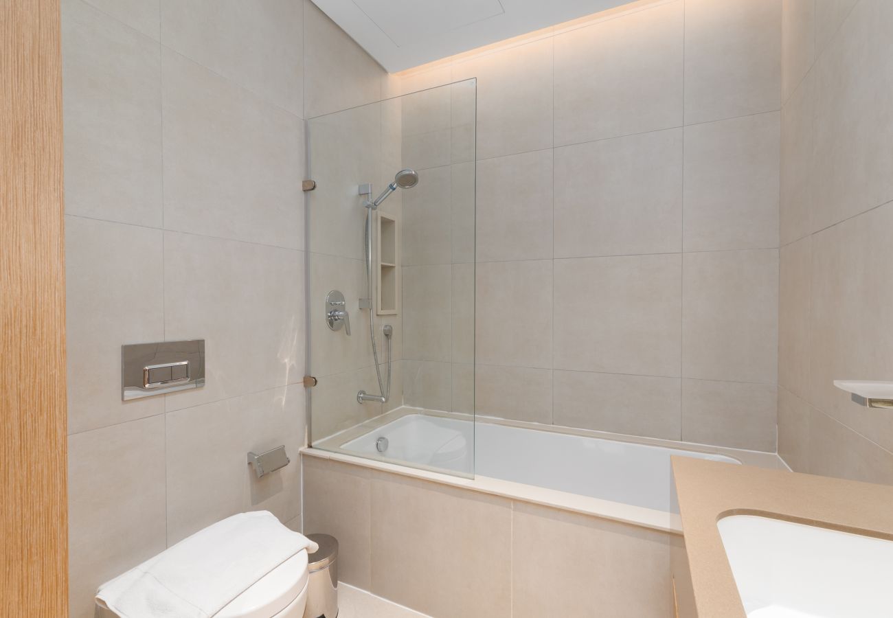 Apartment in Dubai - Modern 1BR w/ Marina View Balcony at Address JBR