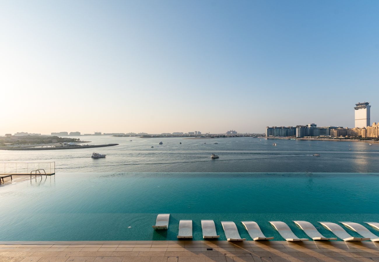 Apartment in Dubai - Chic 2BR w/ Sea Views | Near Marina & JBR