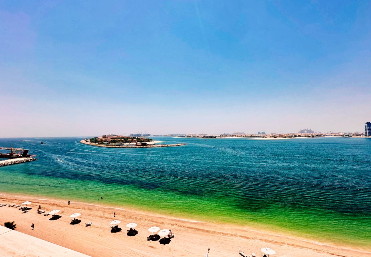 Apartment in Dubai - Chic 2BR w/ Sea Views | Near Marina & JBR