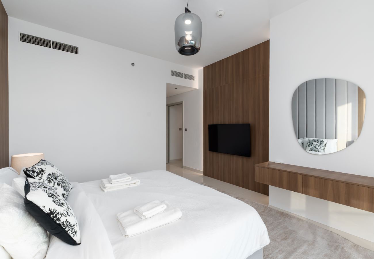 Apartment in Dubai - Chic 2BR w/ Sea Views | Near Marina & JBR