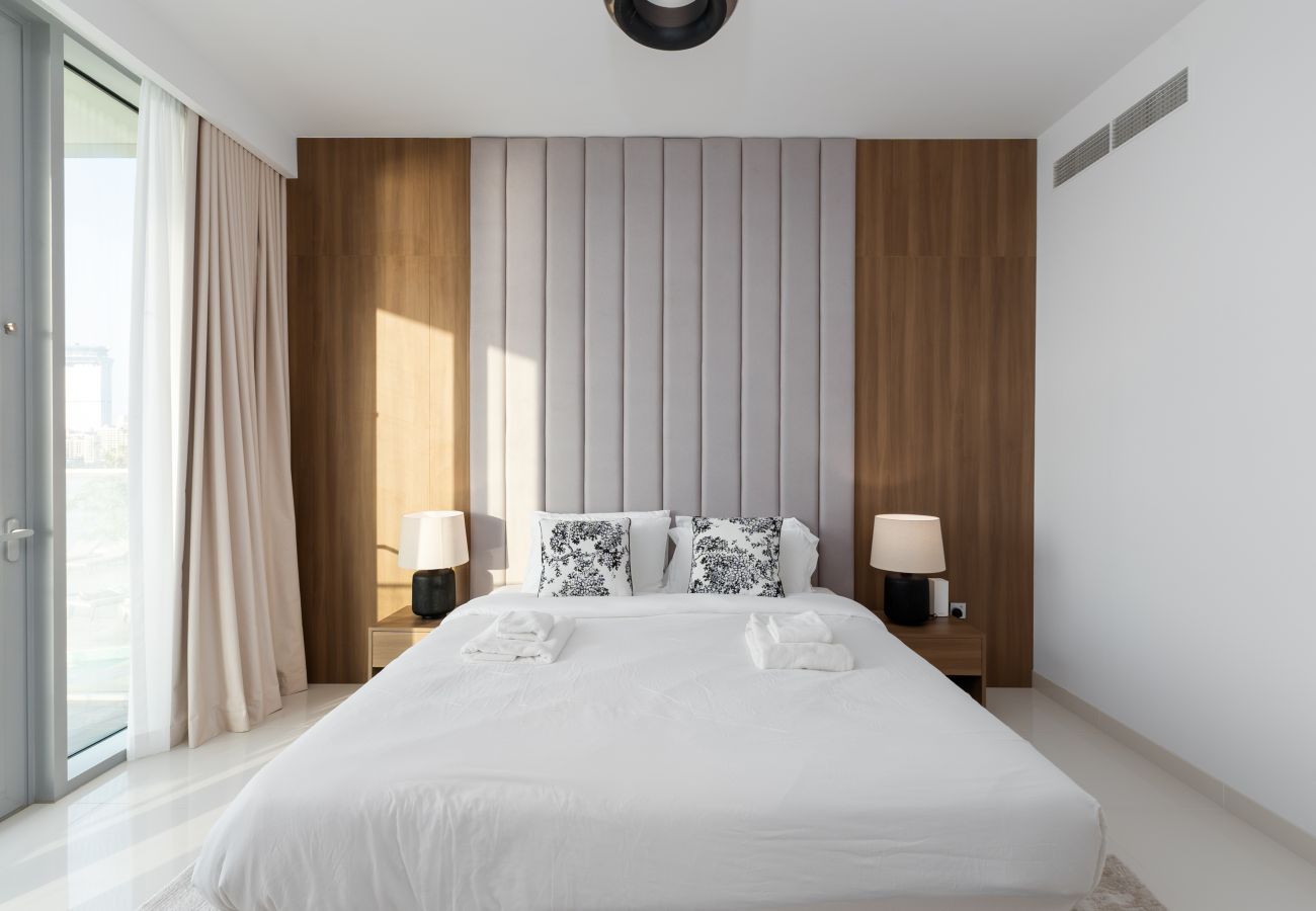 Apartment in Dubai - Chic 2BR w/ Sea Views | Near Marina & JBR