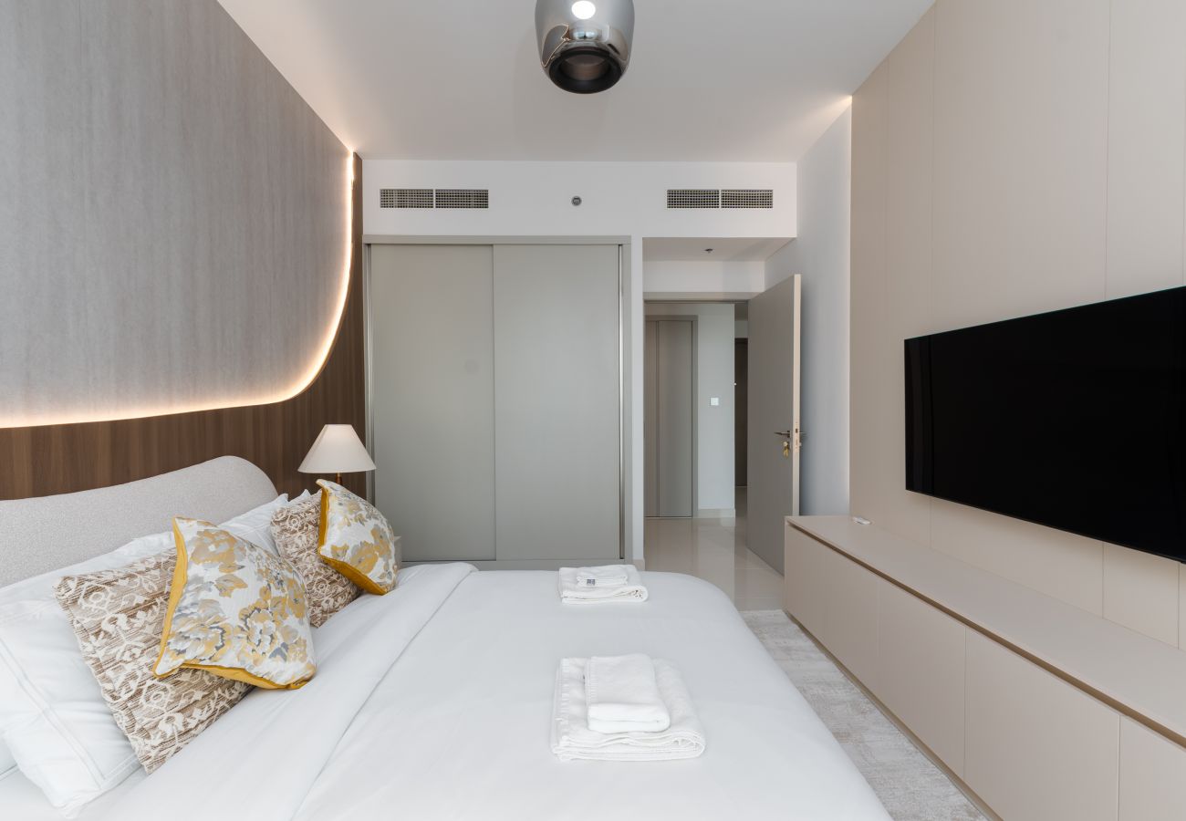 Apartment in Dubai - Chic 2BR w/ Sea Views | Near Marina & JBR