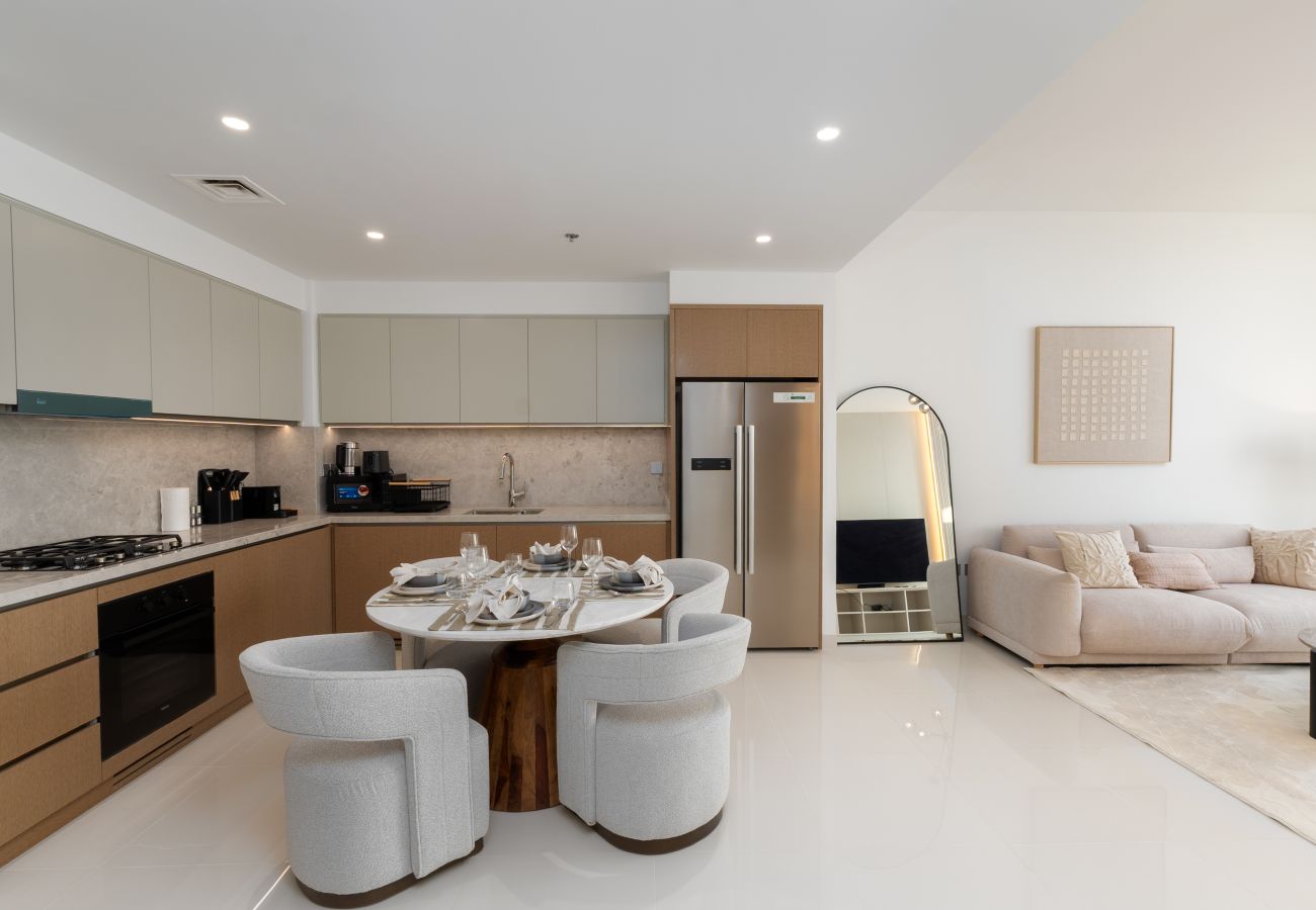 Apartment in Dubai - Chic 2BR w/ Sea Views | Near Marina & JBR