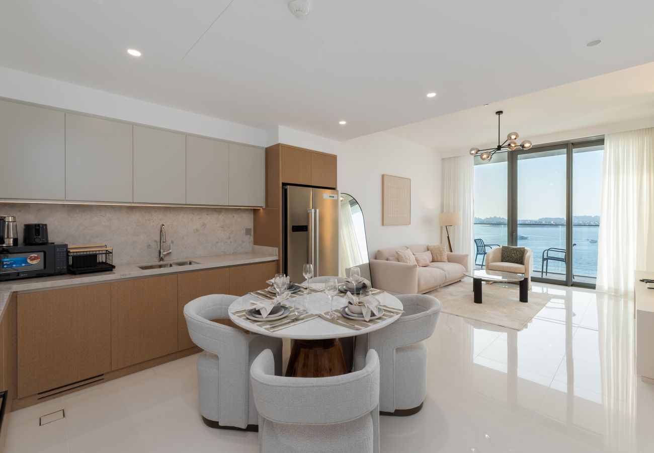 Apartment in Dubai - Chic 2BR w/ Sea Views | Near Marina & JBR