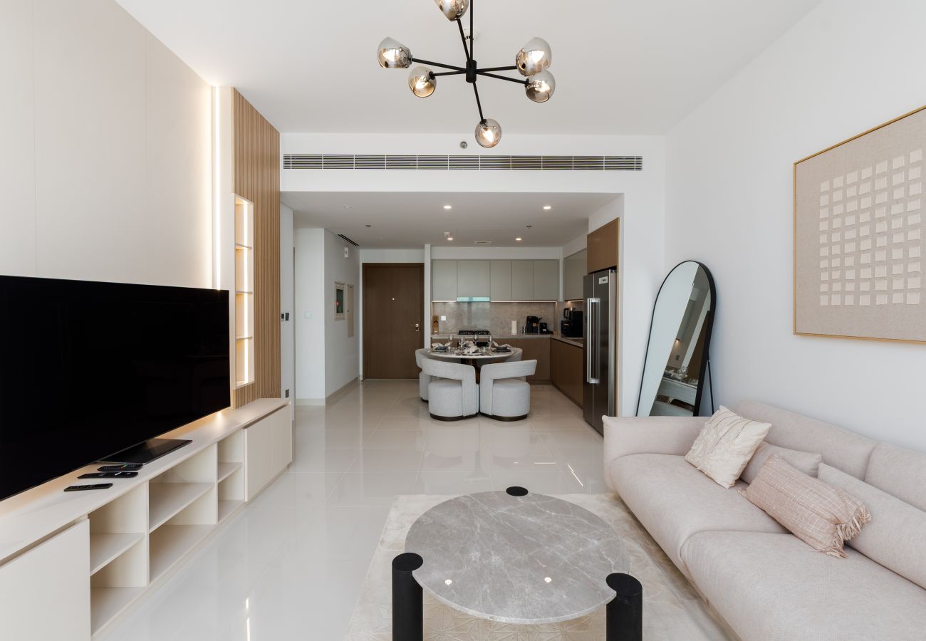 Apartment in Dubai - Chic 2BR w/ Sea Views | Near Marina & JBR