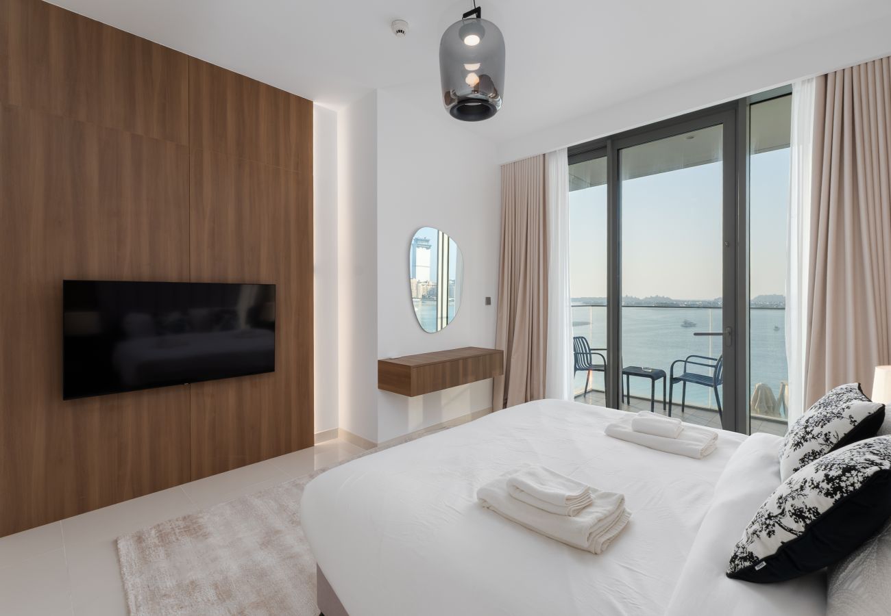 Apartment in Dubai - Chic 2BR w/ Sea Views | Near Marina & JBR