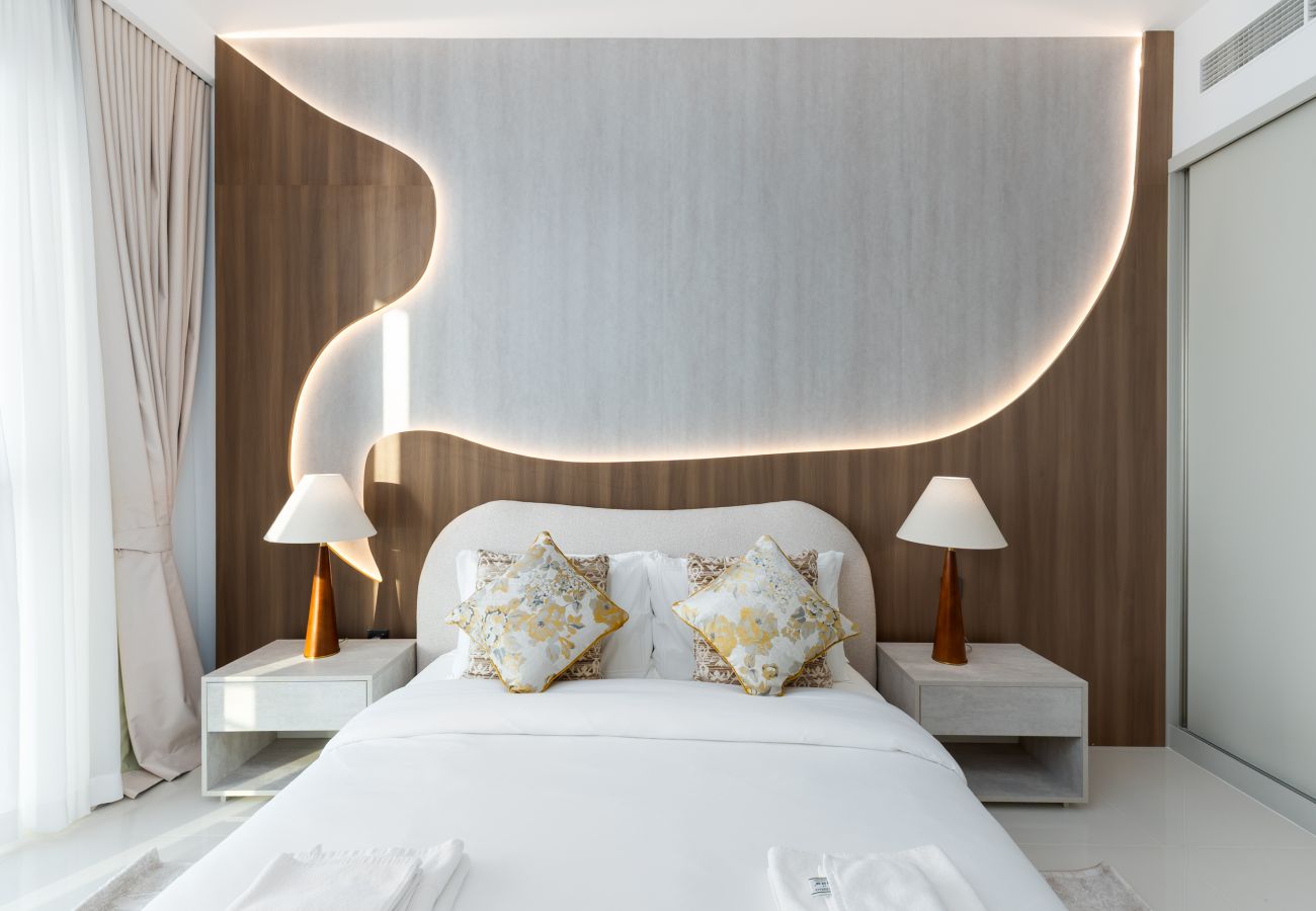 Apartment in Dubai - Chic 2BR w/ Sea Views | Near Marina & JBR