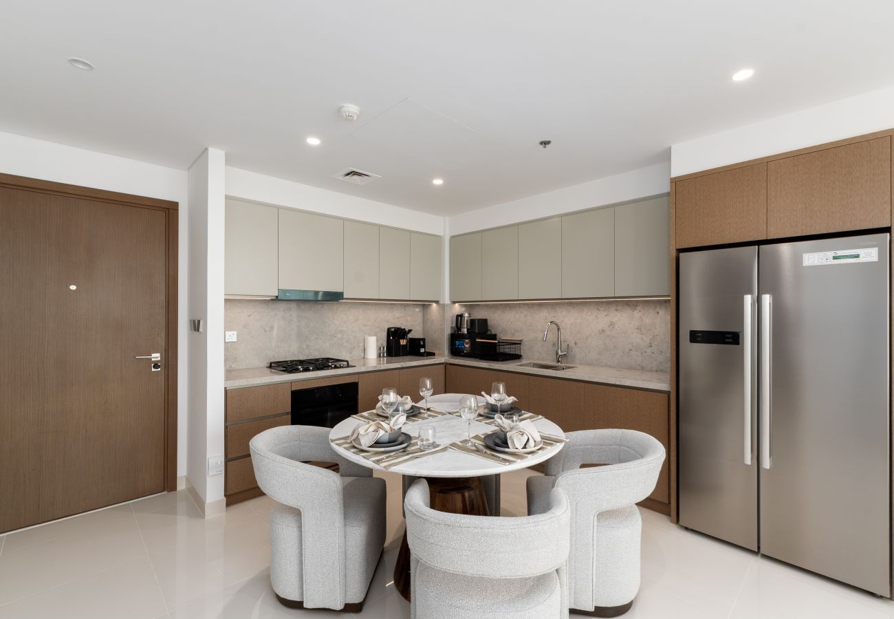 Apartment in Dubai - Chic 2BR w/ Sea Views | Near Marina & JBR