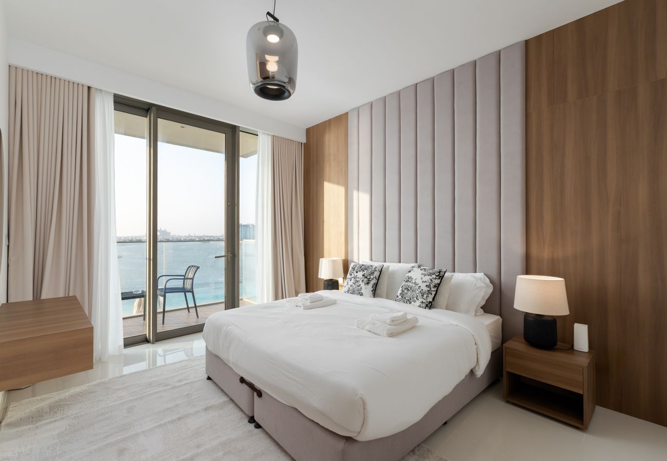 Apartment in Dubai - Chic 2BR w/ Sea Views | Near Marina & JBR