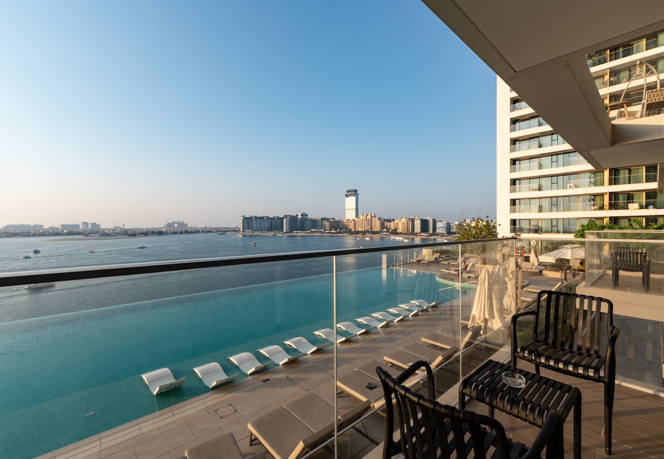 Apartment in Dubai - Chic 2BR w/ Sea Views | Near Marina & JBR