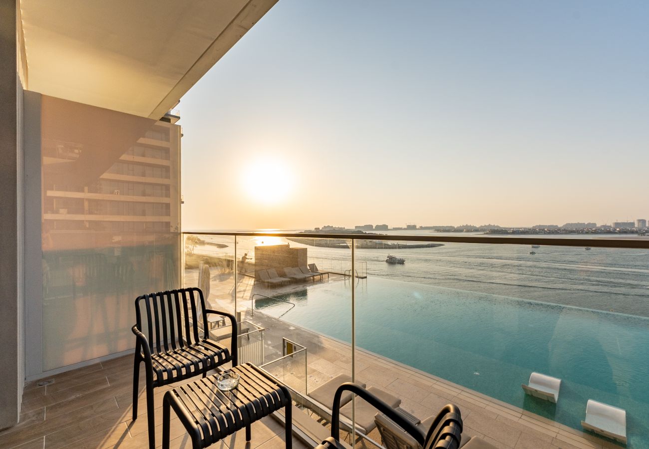Apartment in Dubai - Chic 2BR w/ Sea Views | Near Marina & JBR