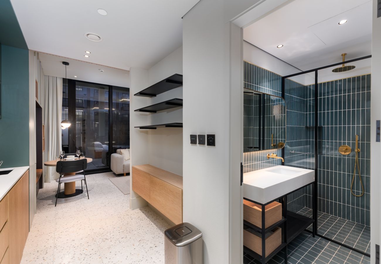 Studio in Dubai - Urban Studio w/ Balcony Near Downtown and Canal