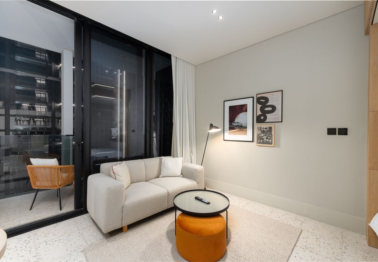 Studio in Dubai - Urban Studio w/ Balcony Near Downtown and Canal