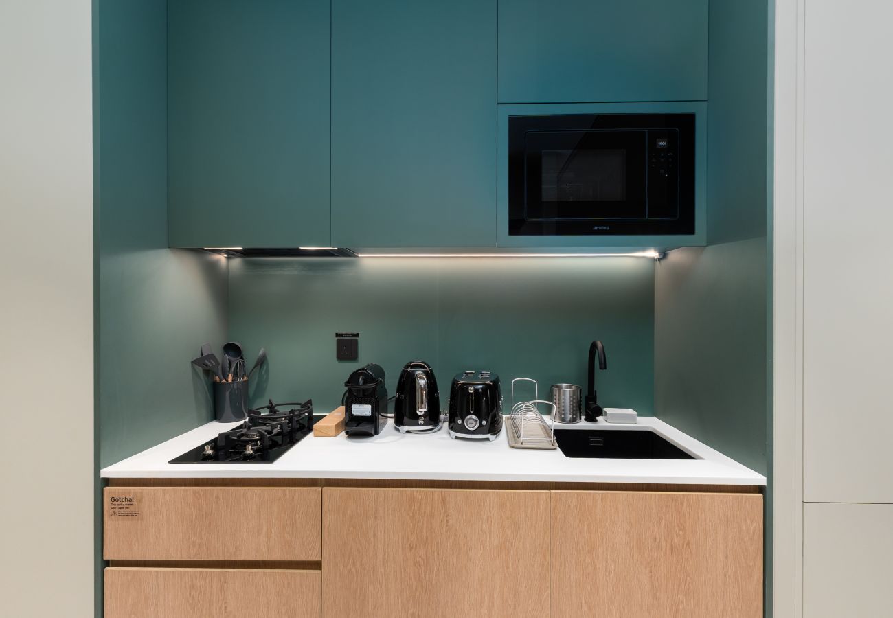 Studio in Dubai - Urban Studio w/ Balcony Near Downtown and Canal