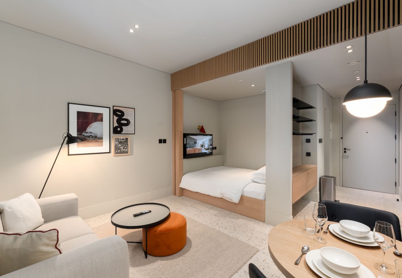 Studio in Dubai - Urban Studio w/ Balcony Near Downtown and Canal