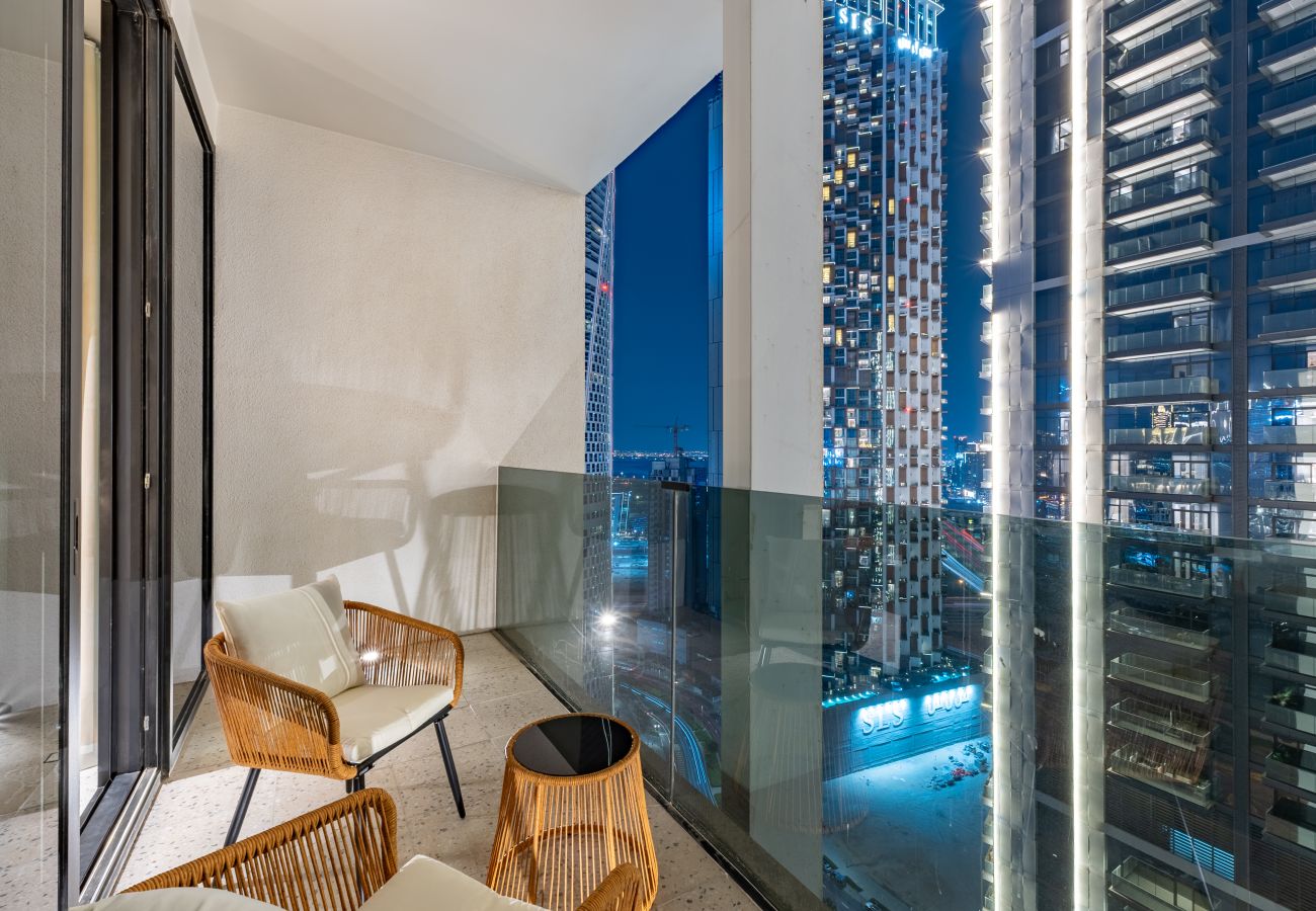 Studio in Dubai - Urban Studio w/ Balcony Near Downtown and Canal