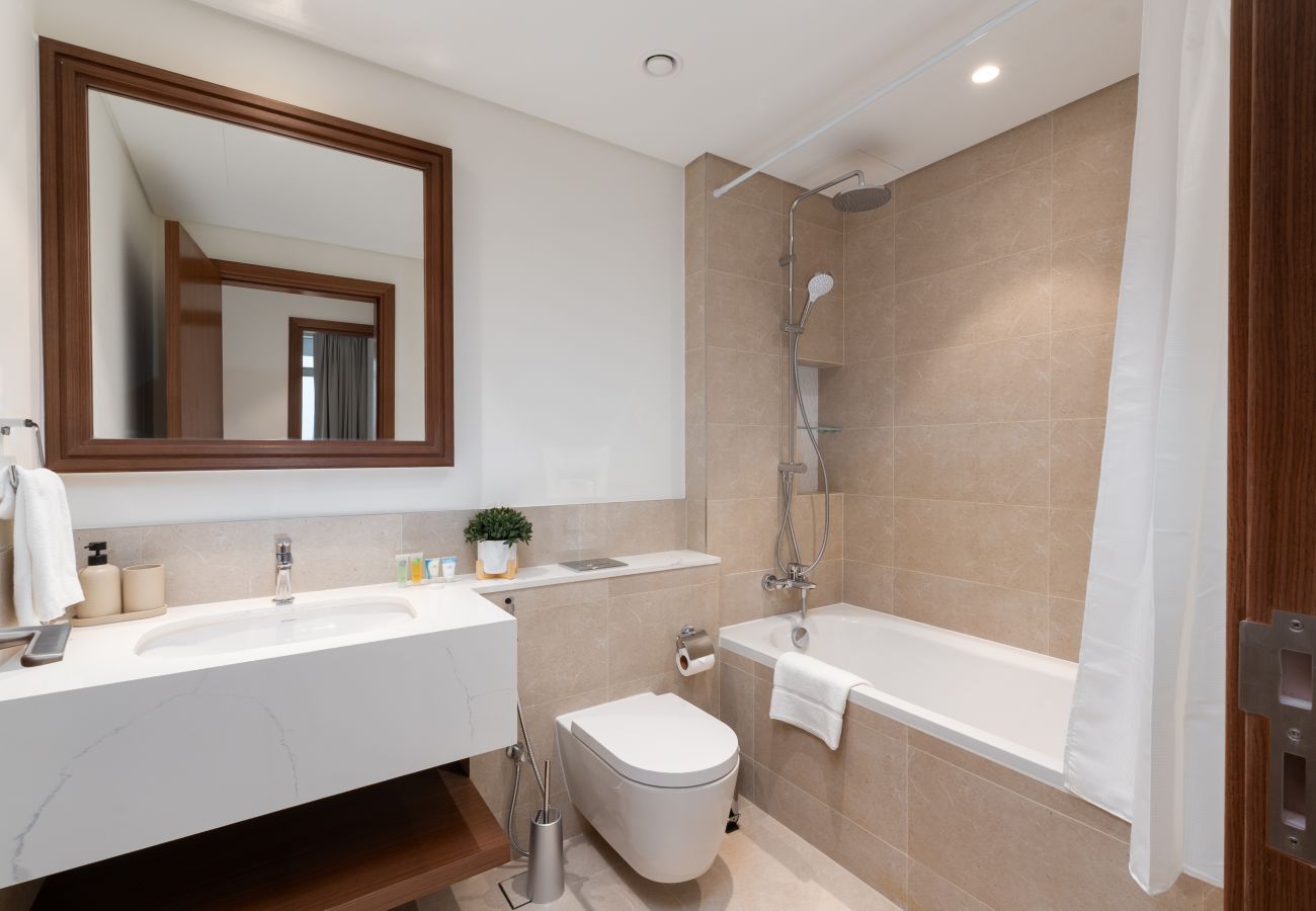 Apartment in Dubai - Exquisite 2BR | Private Beach Access | Near Marina & JBR