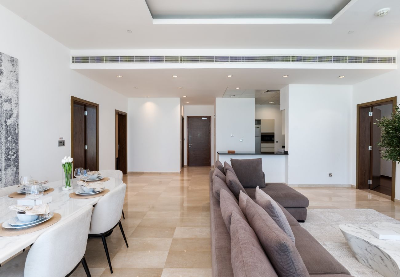 Apartment in Dubai - Grand 3BR Beachfront Living | Palm Jumeirah