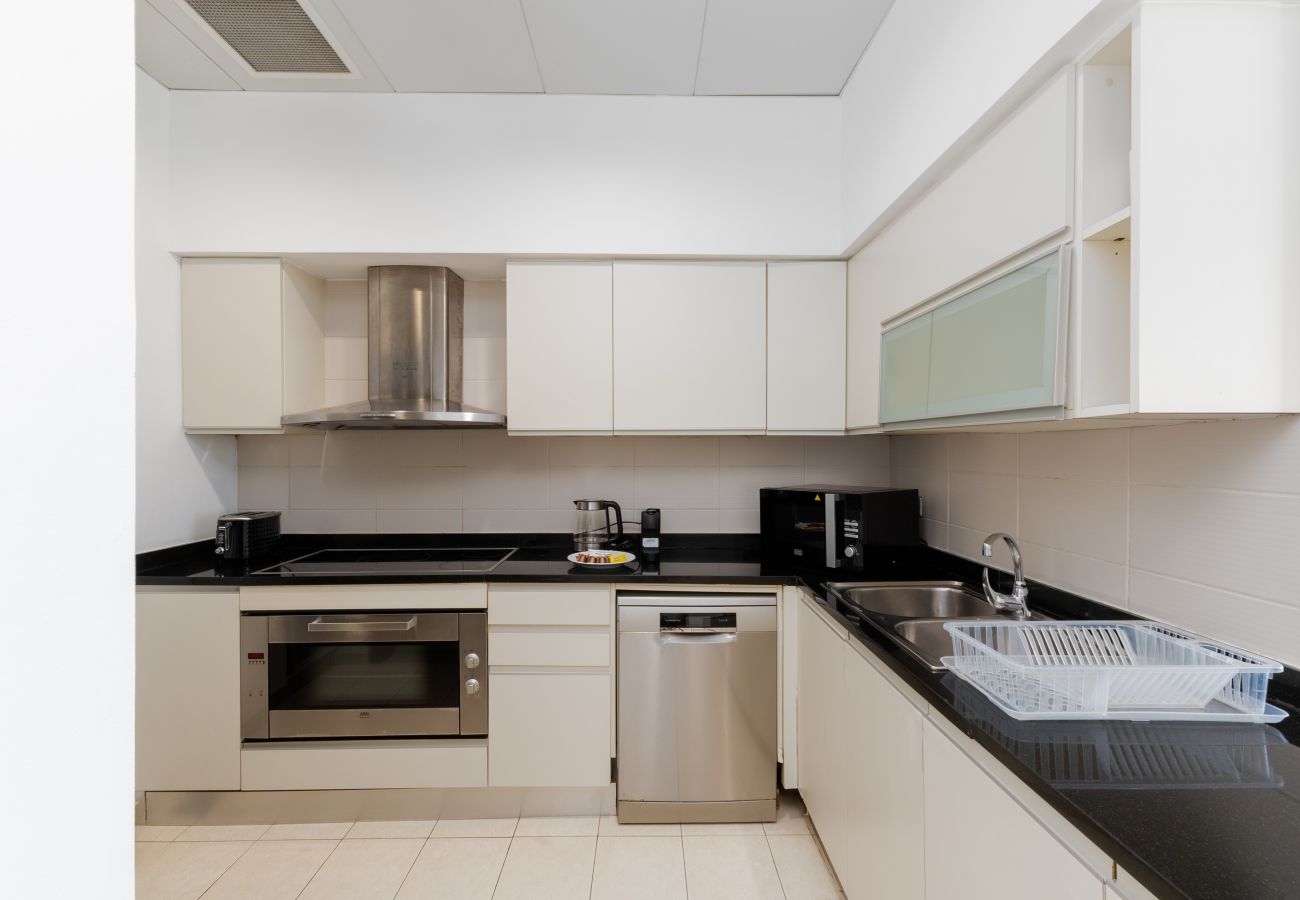 Apartment in Dubai - Grand 3BR Beachfront Living | Palm Jumeirah