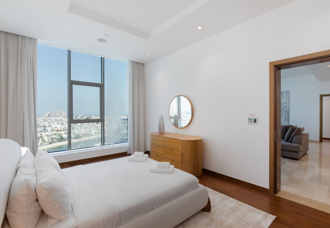Apartment in Dubai - Grand 3BR Beachfront Living | Palm Jumeirah