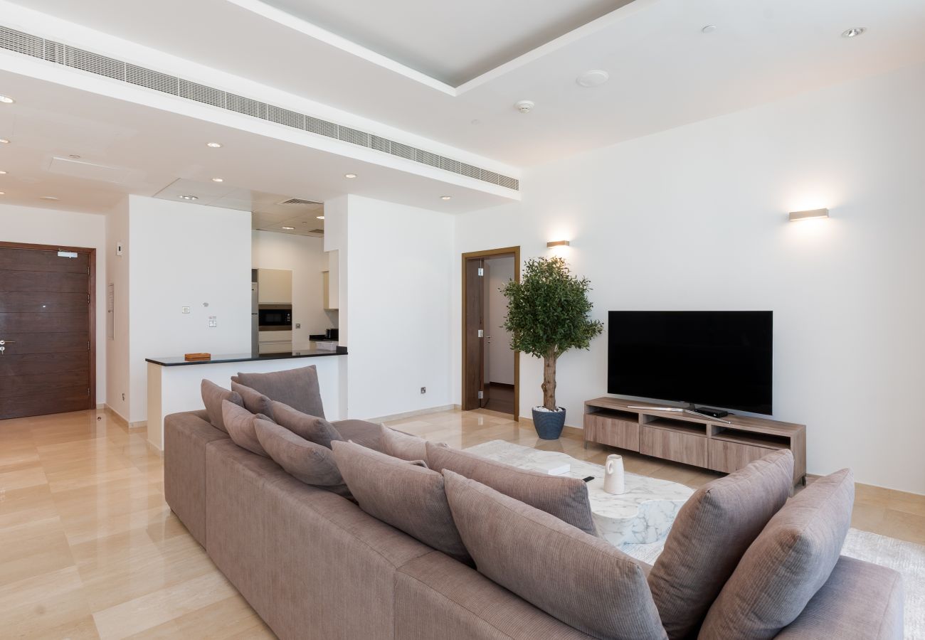 Apartment in Dubai - Grand 3BR Beachfront Living | Palm Jumeirah