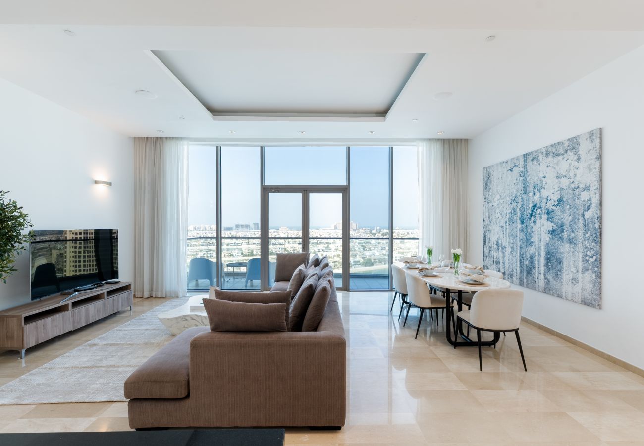 Apartment in Dubai - Grand 3BR Beachfront Living | Palm Jumeirah