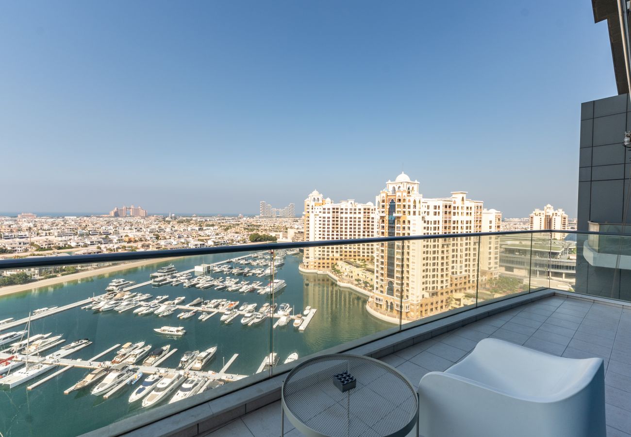 Apartment in Dubai - Grand 3BR Beachfront Living | Palm Jumeirah
