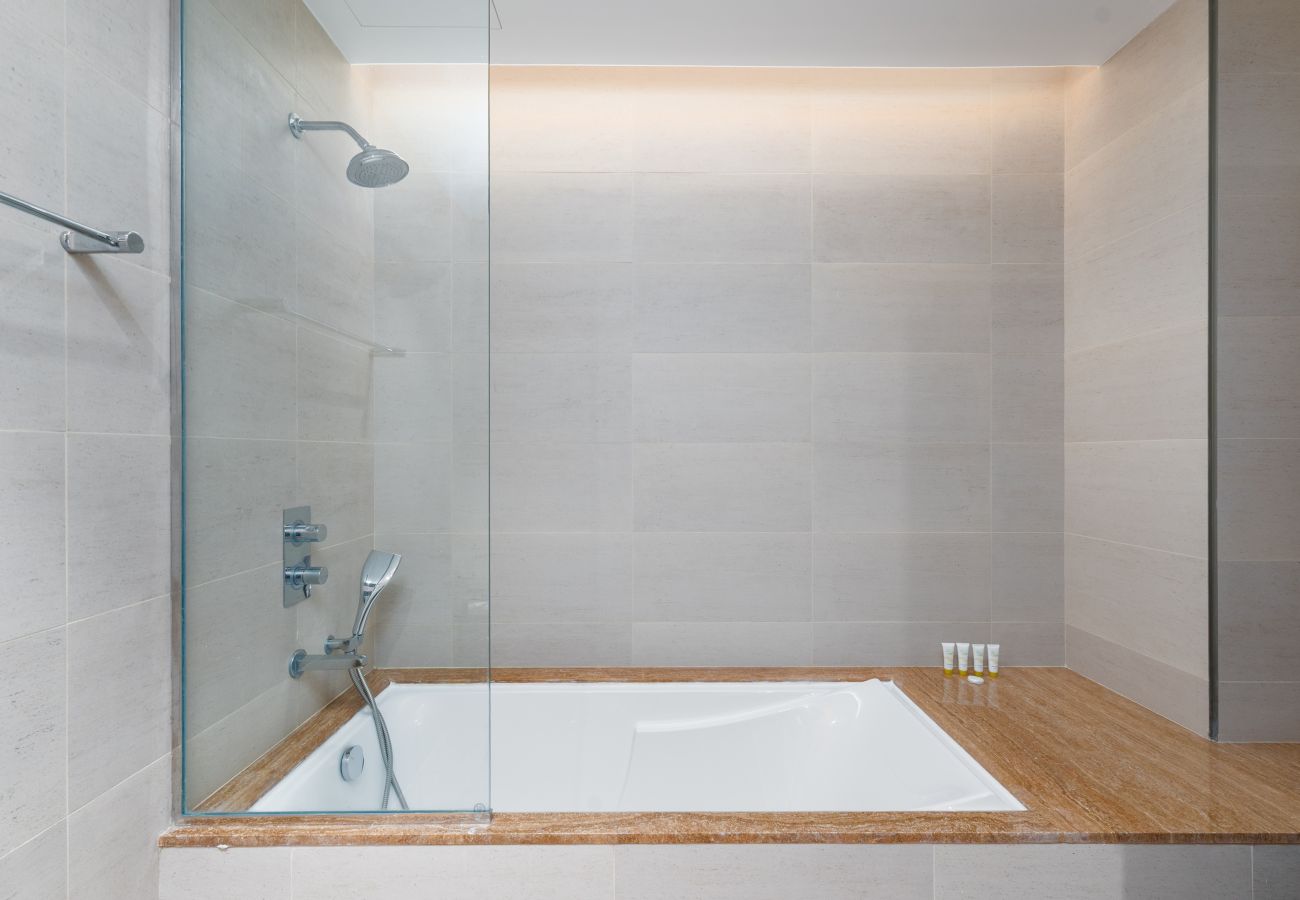 Apartment in Dubai - Prime 2BR Downtown | Iconic Burj View