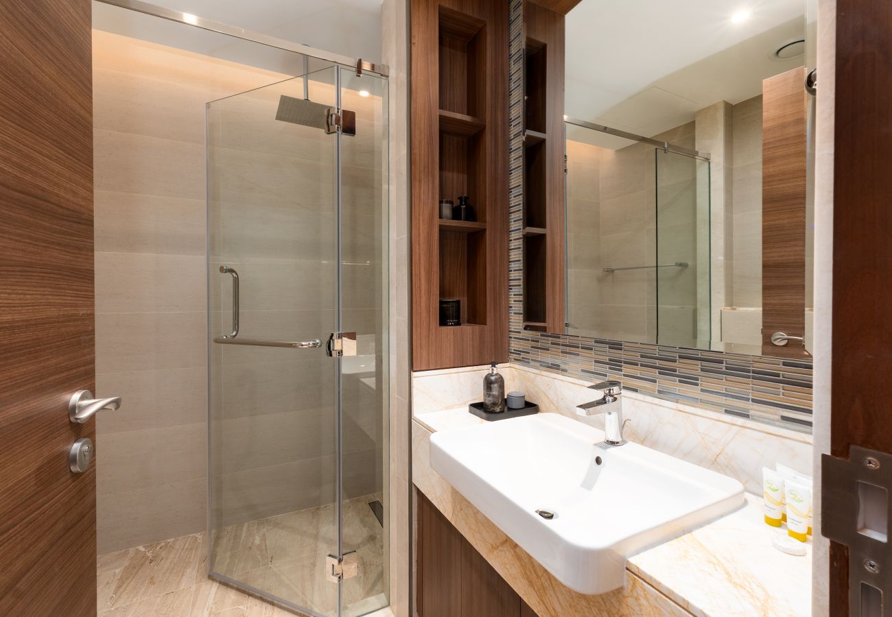 Apartment in Dubai - Prime 2BR Downtown | Iconic Burj View