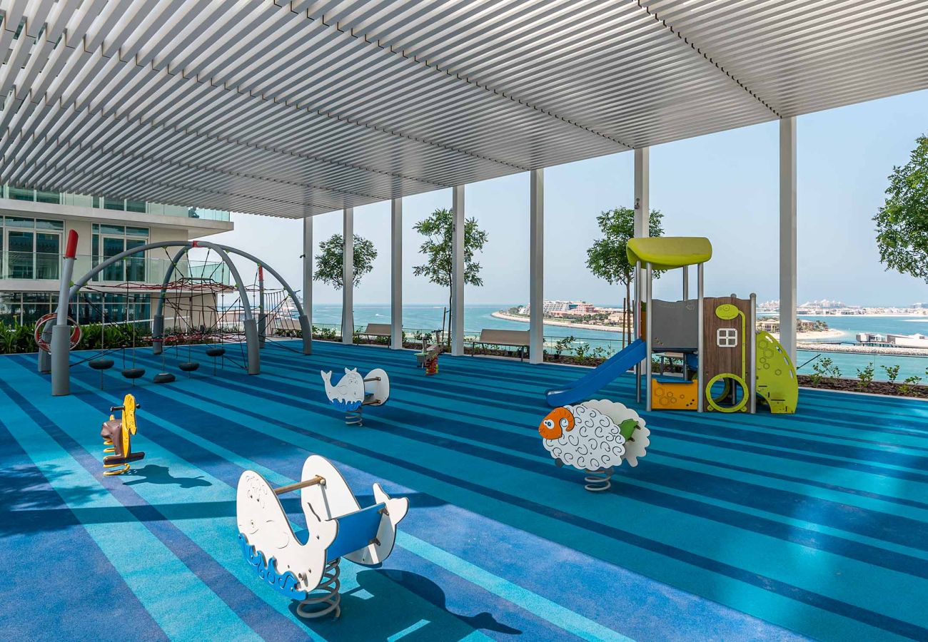 Apartment in Dubai - Sleek 1BR Emaar Beachfront | Near Marina & JBR