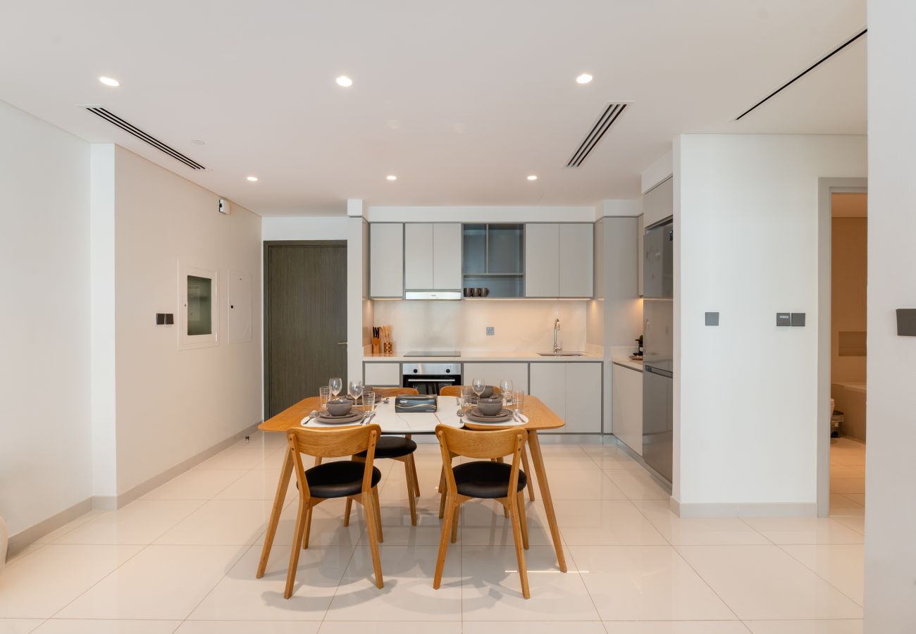 Apartment in Dubai - Sleek 1BR Emaar Beachfront | Near Marina & JBR