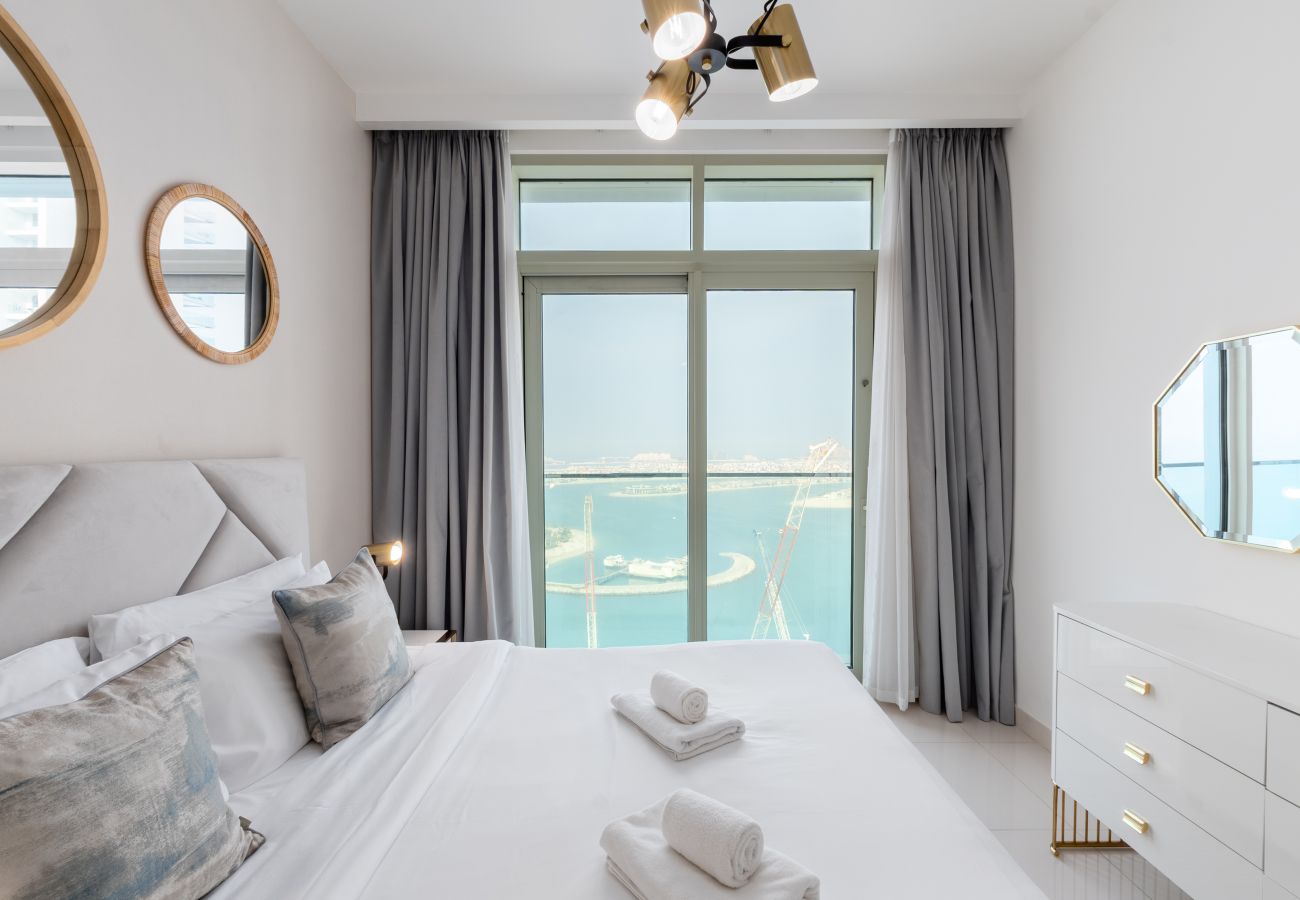 Apartment in Dubai - Sleek 1BR Emaar Beachfront | Near Marina & JBR