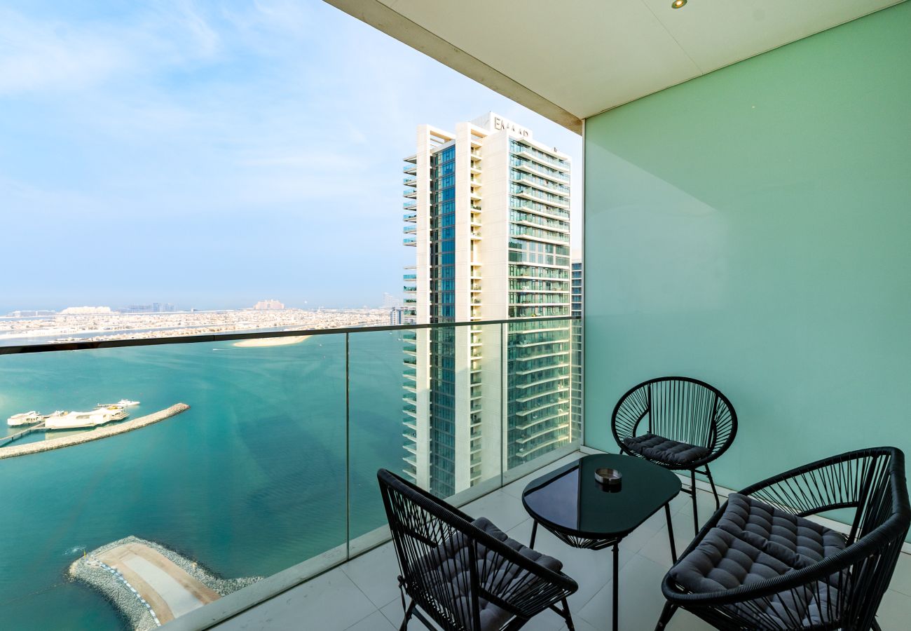 Apartment in Dubai - Sleek 1BR Emaar Beachfront | Near Marina & JBR