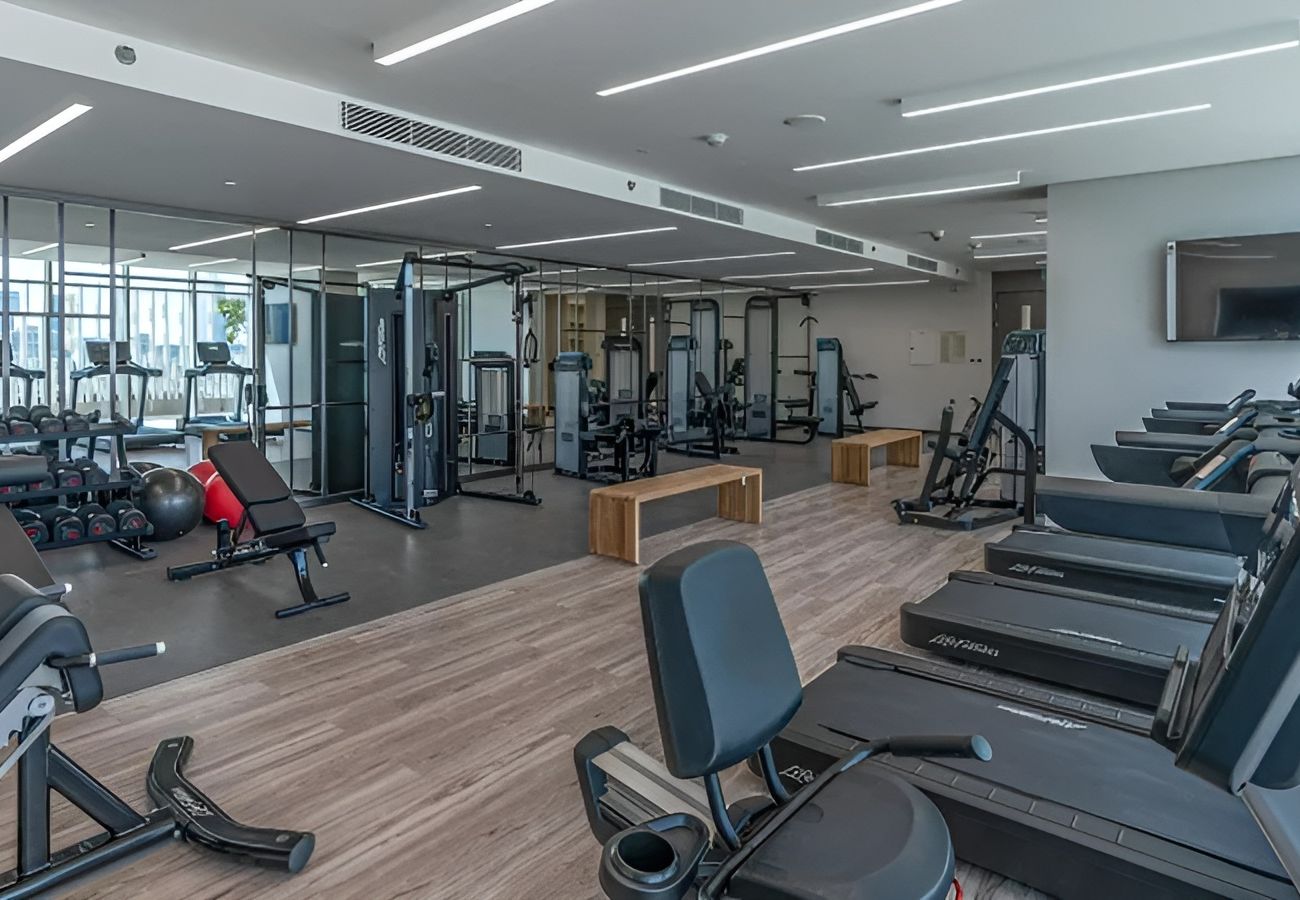 Apartment in Dubai - Sleek 1BR Emaar Beachfront | Near Marina & JBR