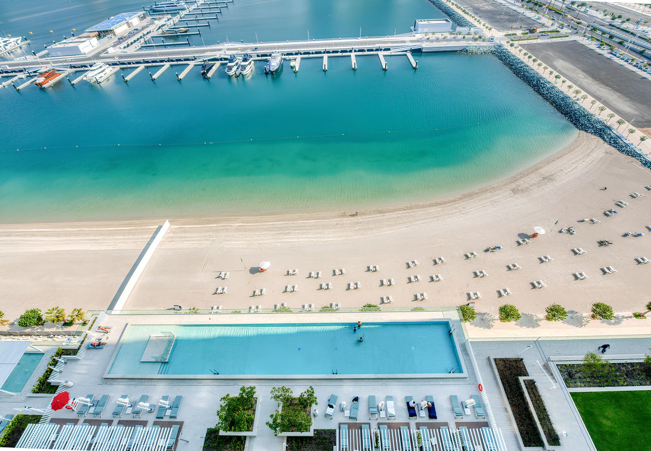 Apartment in Dubai - Sleek 1BR Emaar Beachfront | Near Marina & JBR