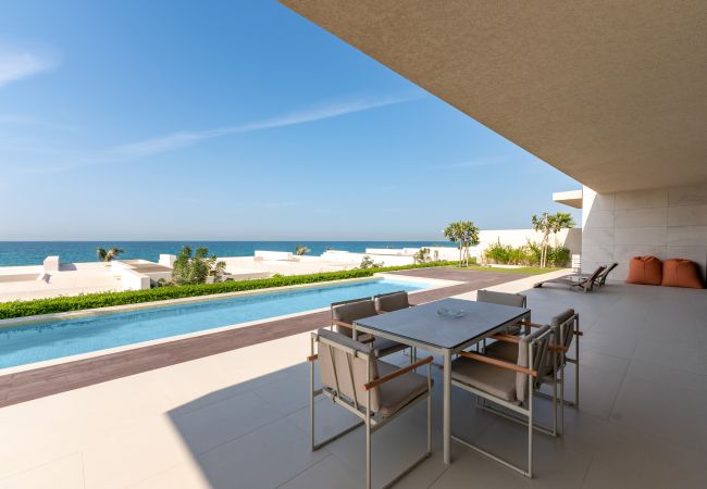 Villa in Ajman - Luxe 4BR Villa | Private Pool & Beach | Al Zorah
