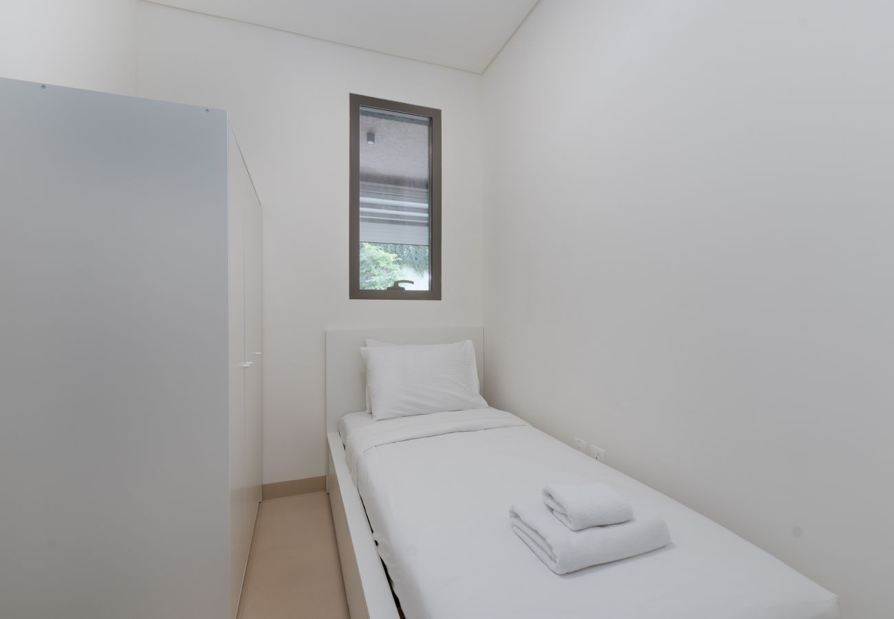 Villa in Ajman - Luxe 4BR Villa | Private Pool & Beach | Al Zorah