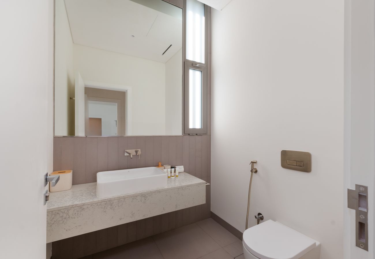 Villa in Ajman - Luxe 4BR Villa | Private Pool & Beach | Al Zorah