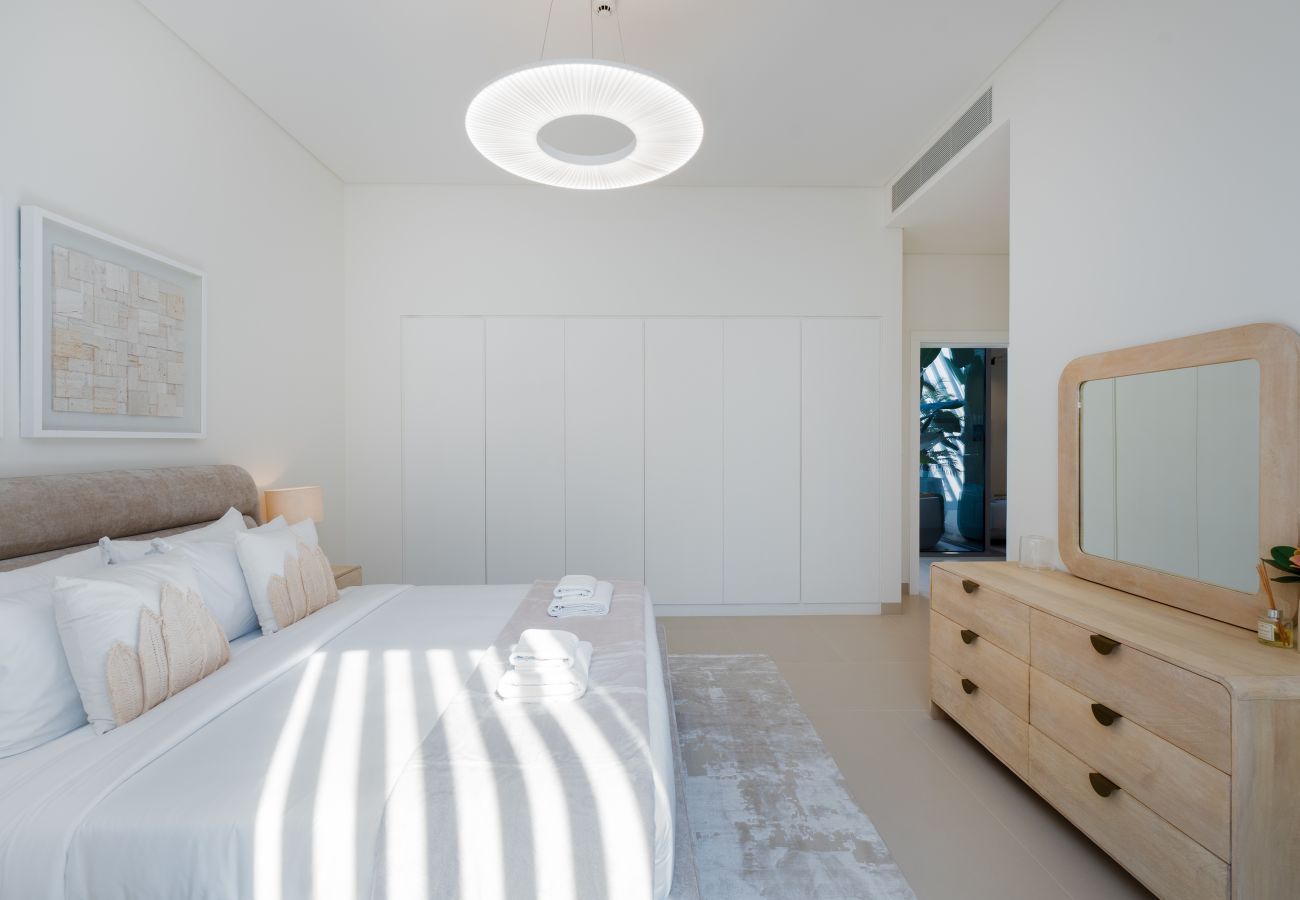 Villa in Ajman - Luxe 4BR Villa | Private Pool & Beach | Al Zorah