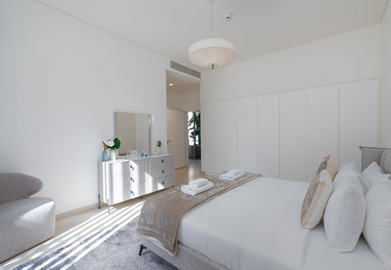 Villa in Ajman - Luxe 4BR Villa | Private Pool & Beach | Al Zorah