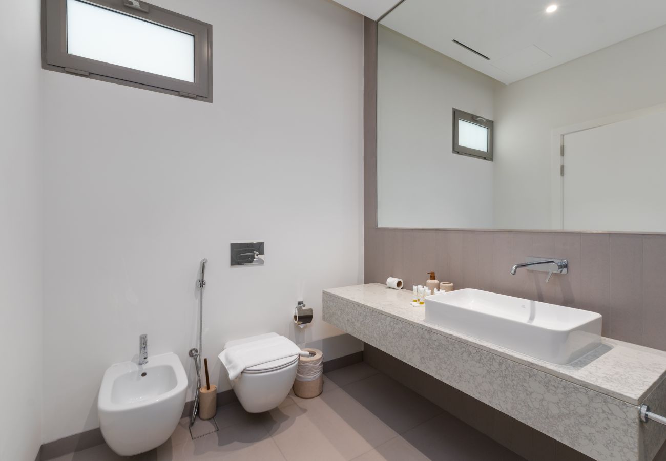 Villa in Ajman - Luxe 4BR Villa | Private Pool & Beach | Al Zorah