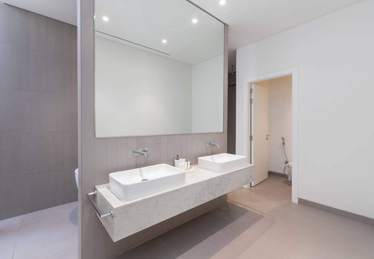 Villa in Ajman - Luxe 4BR Villa | Private Pool & Beach | Al Zorah