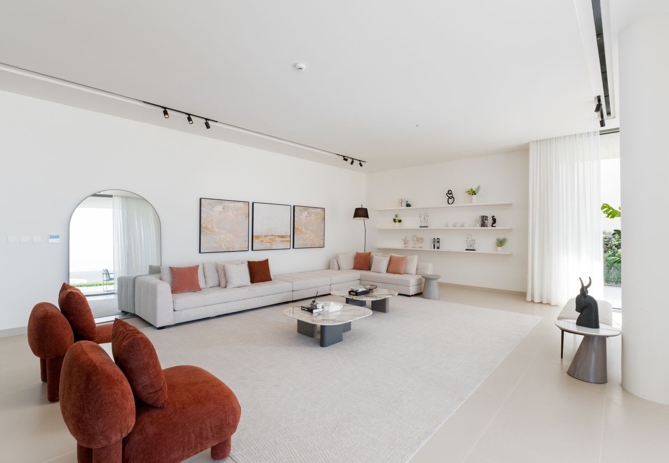 Villa in Ajman - Luxe 4BR Villa | Private Pool & Beach | Al Zorah