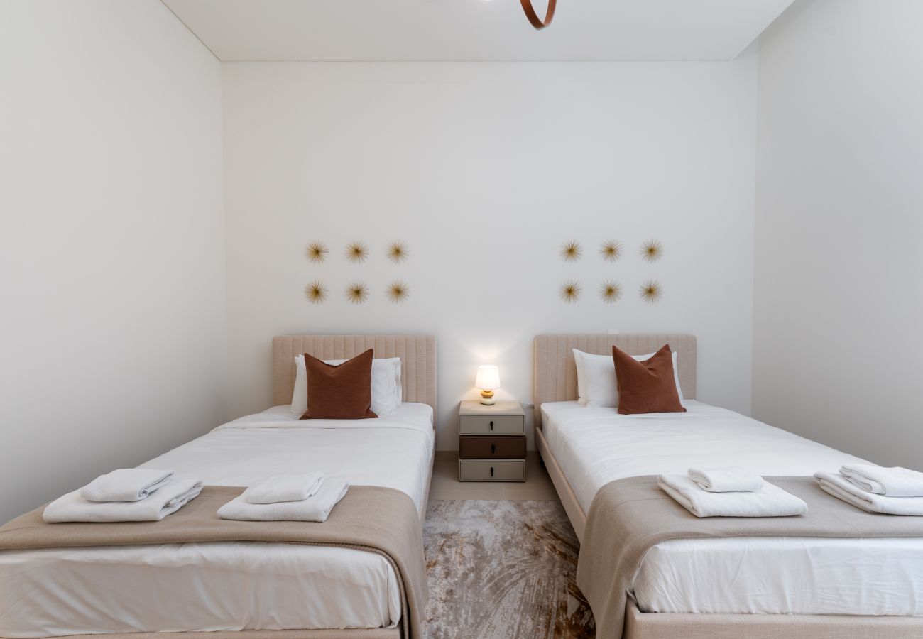 Villa in Ajman - Luxe 4BR Villa | Private Pool & Beach | Al Zorah