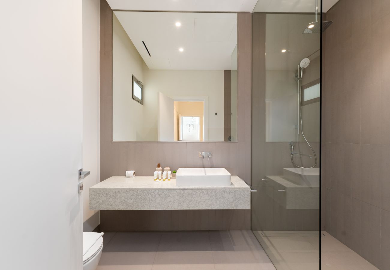 Villa in Ajman - Luxe 4BR Villa | Private Pool & Beach | Al Zorah