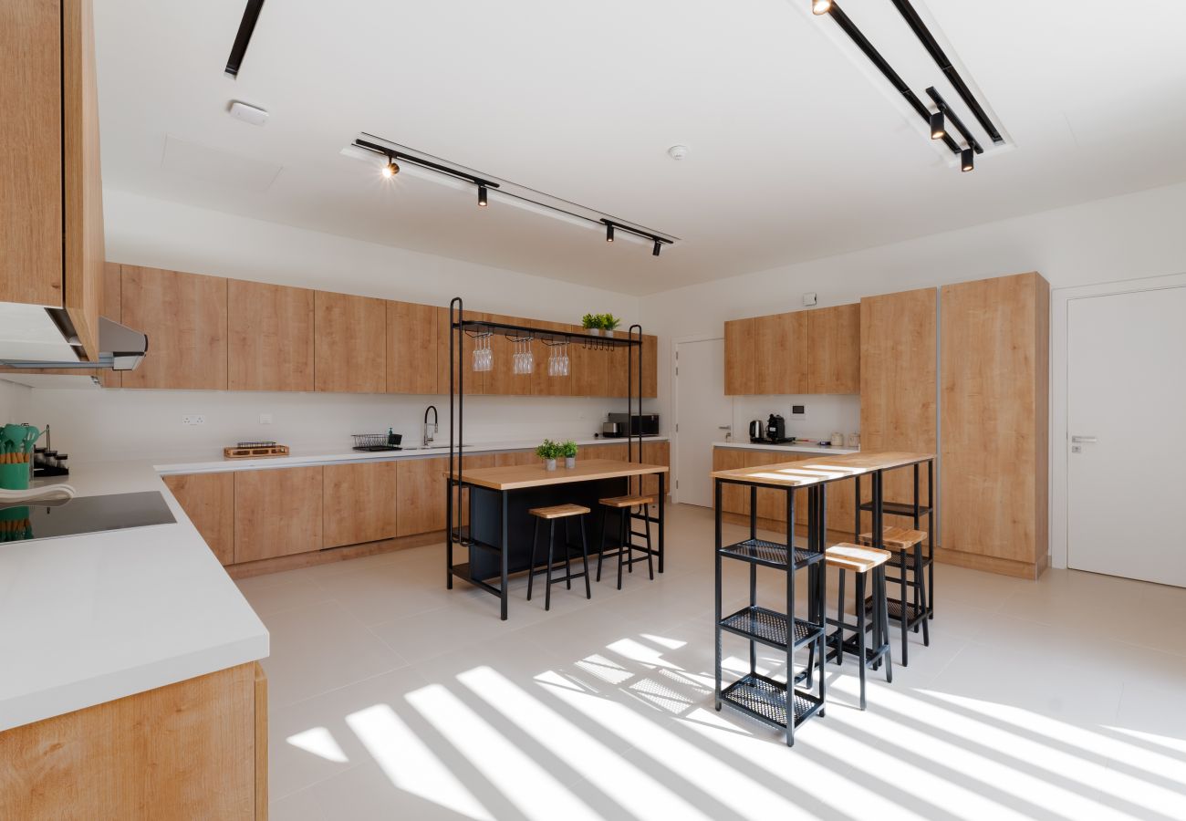 Villa in Ajman - Luxe 4BR Villa | Private Pool & Beach | Al Zorah