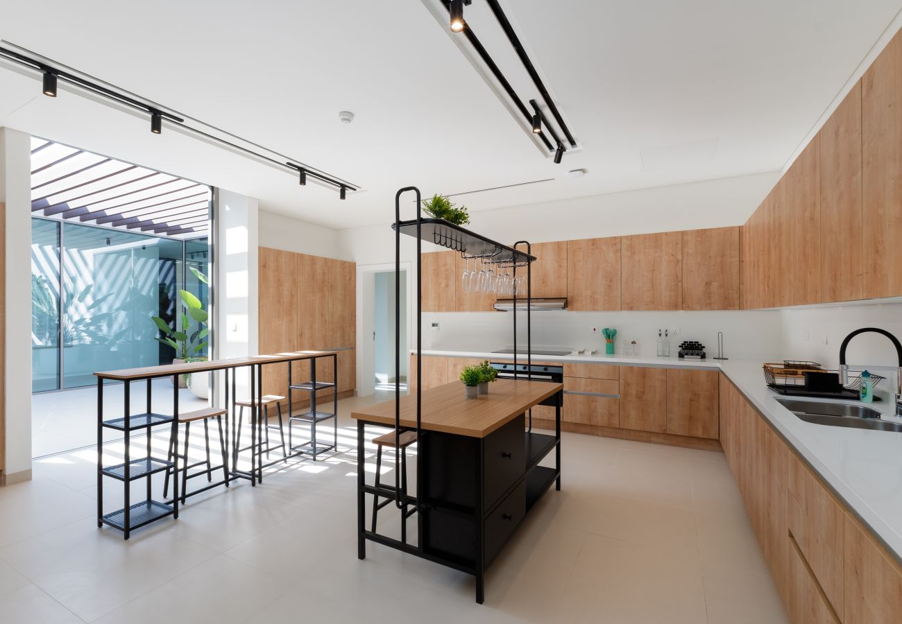 Villa in Ajman - Luxe 4BR Villa | Private Pool & Beach | Al Zorah